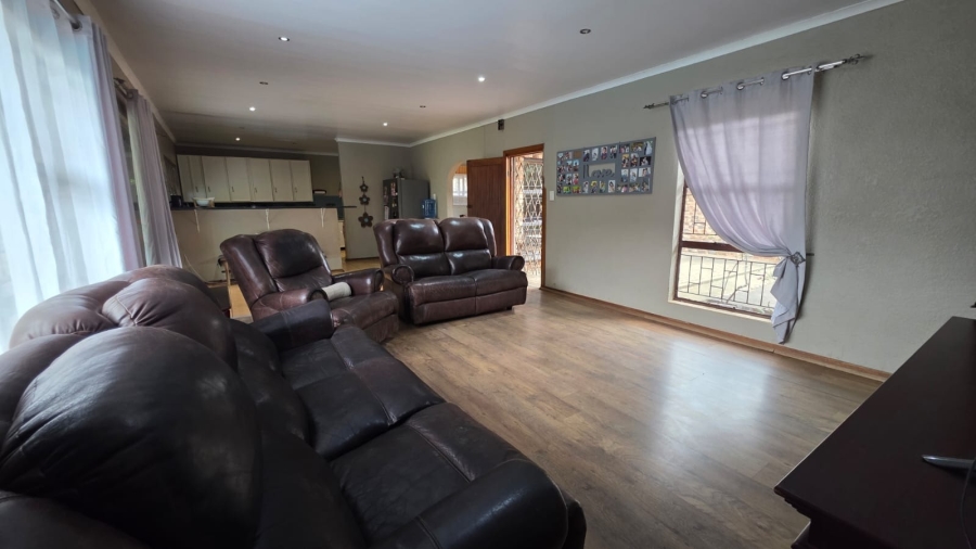 3 Bedroom Property for Sale in La Hoff North West